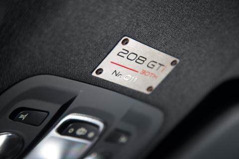 Peugeot 208 GTi 30th badge (2015)