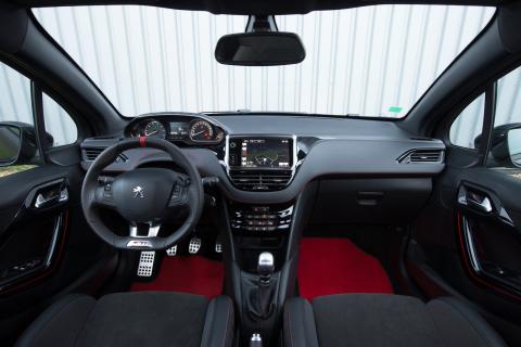 Peugeot 208 GTi 30th interieur (2015)