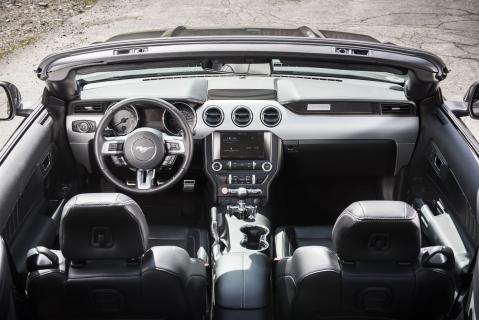 Ford Mustang Ecoboost Convertible interieur (2015)