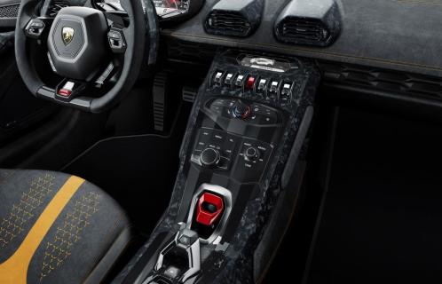 Testrit: Lamborghini Huracán Performante interieur (2017)