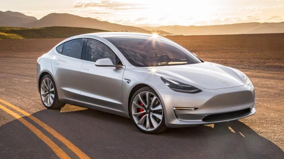 Tesla Model 3 Elon Musk vraagt om geld