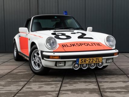 Porsche van de Rijkspolitie targa 3.2 carrera