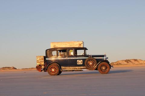 Familie Zapp reist de wereld rond in auto uit 1928