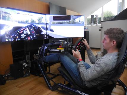 Racegame-setup van Max Verstappen