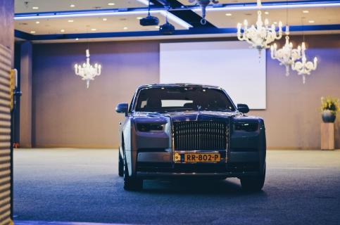 Rolls-Royce Phantom met gepersonaliseerde kentekenplaten in Nederland