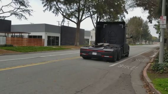 Tesla Semi is gespot op straat