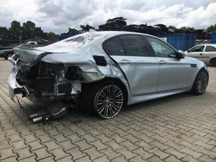 BMW M5 F10 schadeauto