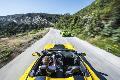 Chevrolet Corvette Z06 en Lamborghini Aventador Roadster (2015)