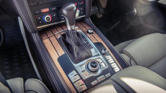 Audi Q7 V12 TDI interieur hout pook