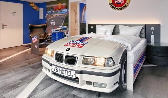 BMW M3 V8 Hotel