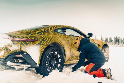 Sneeuwpret Aston Martin