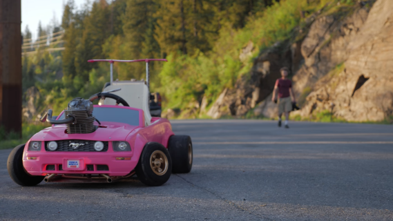 Barbie-Mustang met Kartmotor