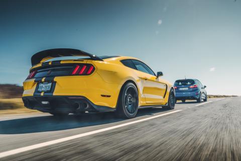 Ford Fiesta ST vs Ford Mustang HPE850