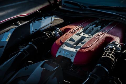 Ferrari 812 Superfast motora