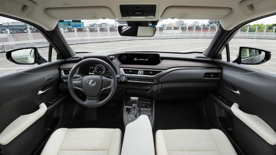 Lexus UX 250h interieur 1e rij-indruk
