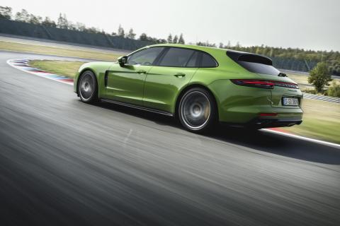 Porsche Panamera GTS sport turismo groen