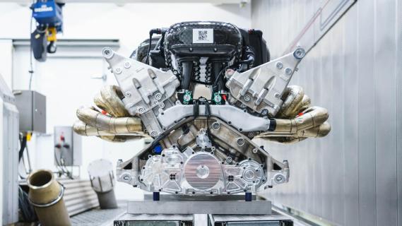 Aston Martin Valkyrie V12 schreeuwt naar 11.000 tpm