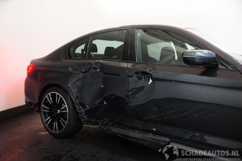 BMW M5 voor de helft