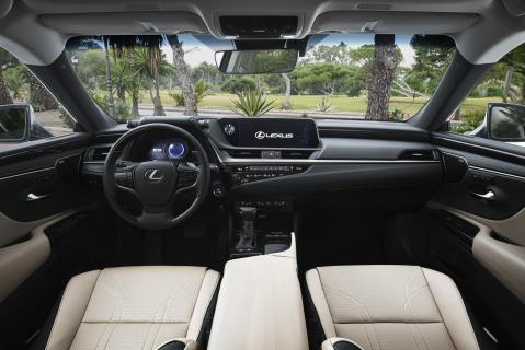 Lexus ES 300h 2019 deep blue