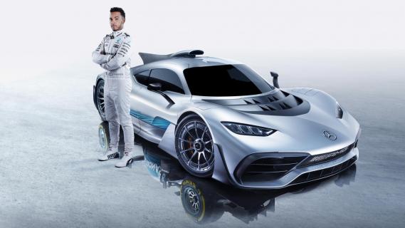 Mercedes-AMG One met Lewis Hamilton