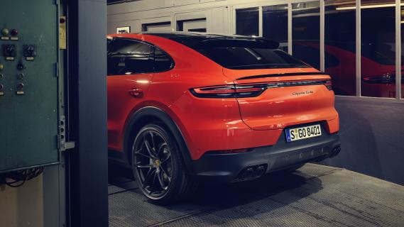 Porsche Cayenne Coupe 2019 oranje