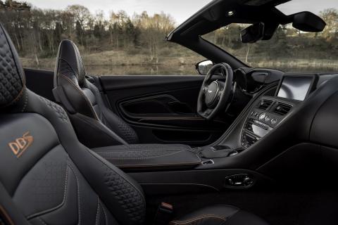 Aston Martin DBS Superleggera Volante interieur