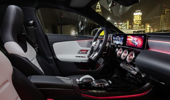 Mercedes-AMG CLA 35 2019 interieur dashboard