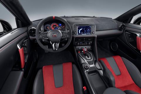 Nissan GT-R Nismo 2020 dashboard