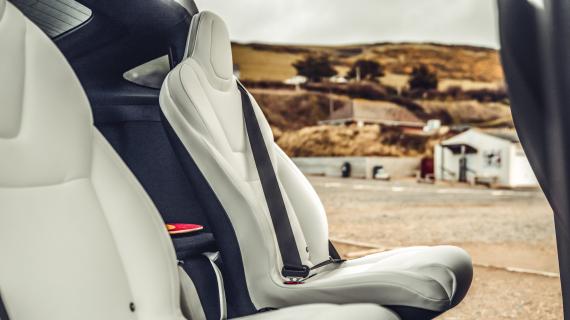 Tesla Model X 100d interieur stoelen - Elektrische gezinsautos