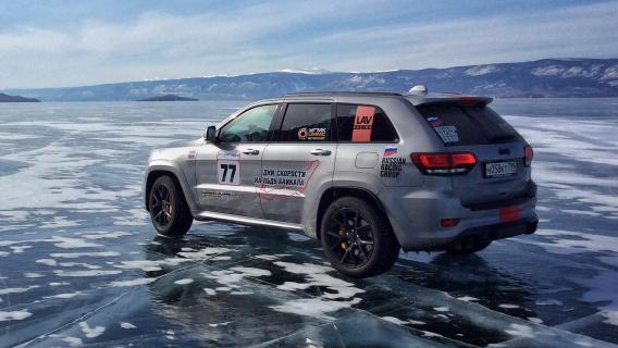 Jeep Grand Cherokee Trackhawk verbreekt snelheidsrecord SUV op het ijs
