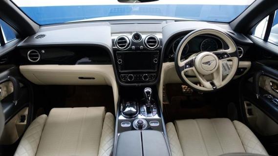 Bentley Bentayga W12 bij domeinen