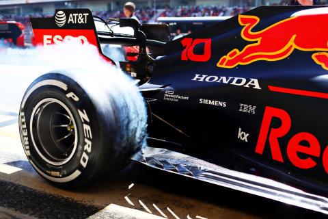 Red Bull Racing RB14 doet burnout tijdens GP van SPanje
