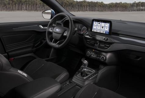 Ford Focus ST Wagon 2019 dashboard navigatie