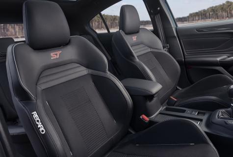 Ford Focus ST Wagon 2019 recaro stoelen