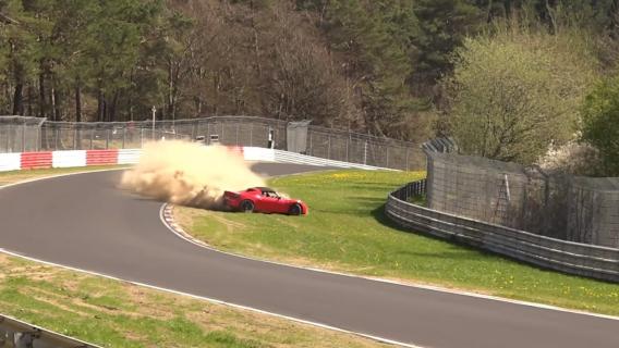 Opel Speedster crasht op de Nürburgring