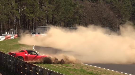 Opel Speedster crasht op de Nürburgring