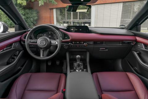Mazda 3 interieur handbak