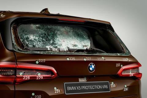 Gepantserde BMW X5 beschoten Protection VR6 schade