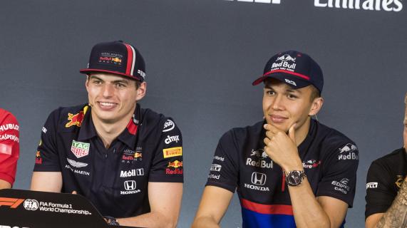 Alexander Albon en Max Verstappen Red Bull