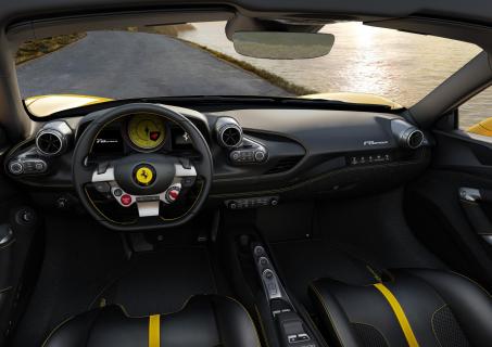 Ferrari F8 Spider interieur