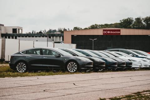 Musk vraagt Tesla-fabrieken rustiger aan te doen