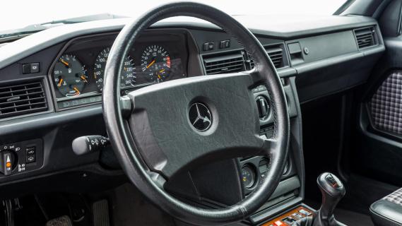 Mercedes 190 E EVO 2 interieur stuur dashboard detail