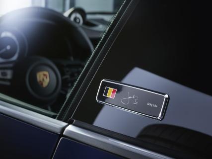 Porsche 911 Carrera 4S Belgian Legend Edition badge en stuur