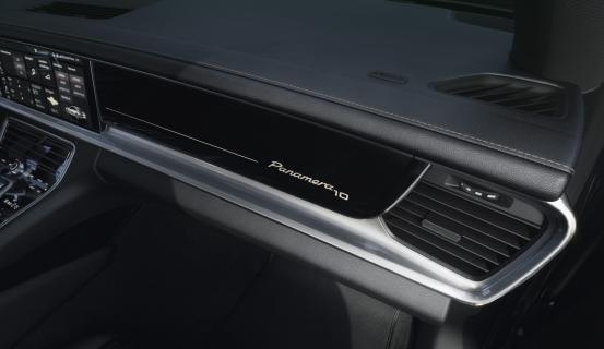 Porsche Panamera 10 Years Edition dashboard paneel