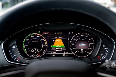 Audi Q5 TFSI e quattro Competition interieur detail dashboard