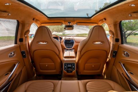 Aston Martin DBX interieur achterbank panoramadak
