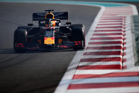 Max Verstappen voor dichtbij kerb GP van Abu Dhabi 2019