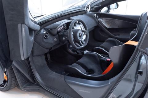 McLaren 600LT Spider interieur deur open