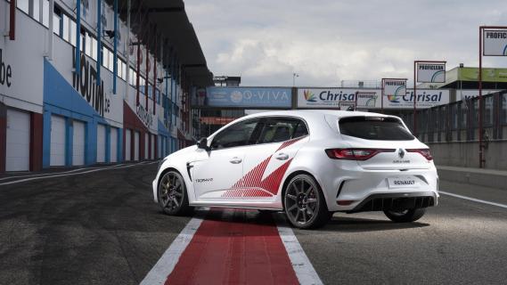 Renault Mégane RS Trophy-R drie kwart links achter in pits