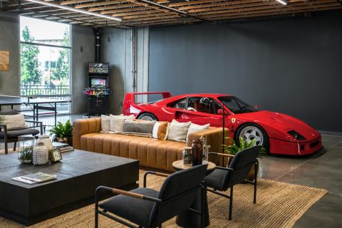 Autobahn Alliance auto-opslag Ferrari F40 lounge